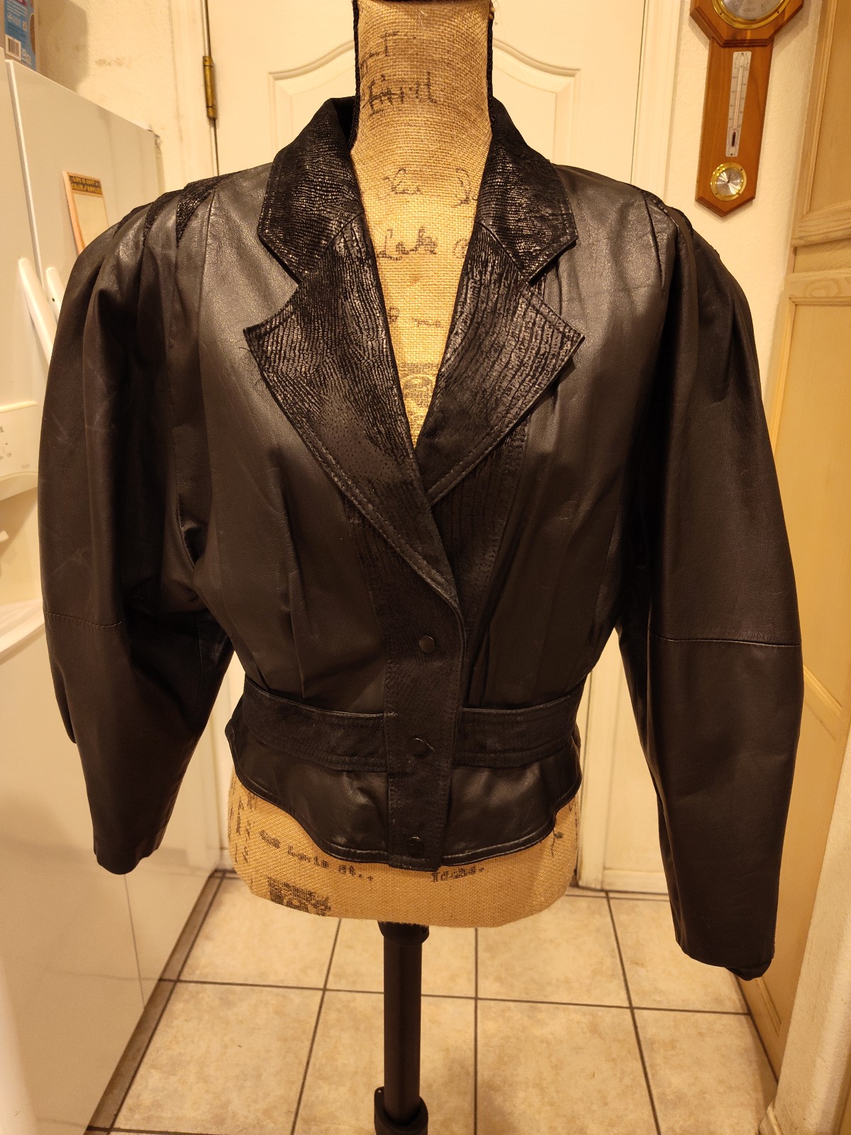 Vintage women's medium cuir classique leather cropped jacket