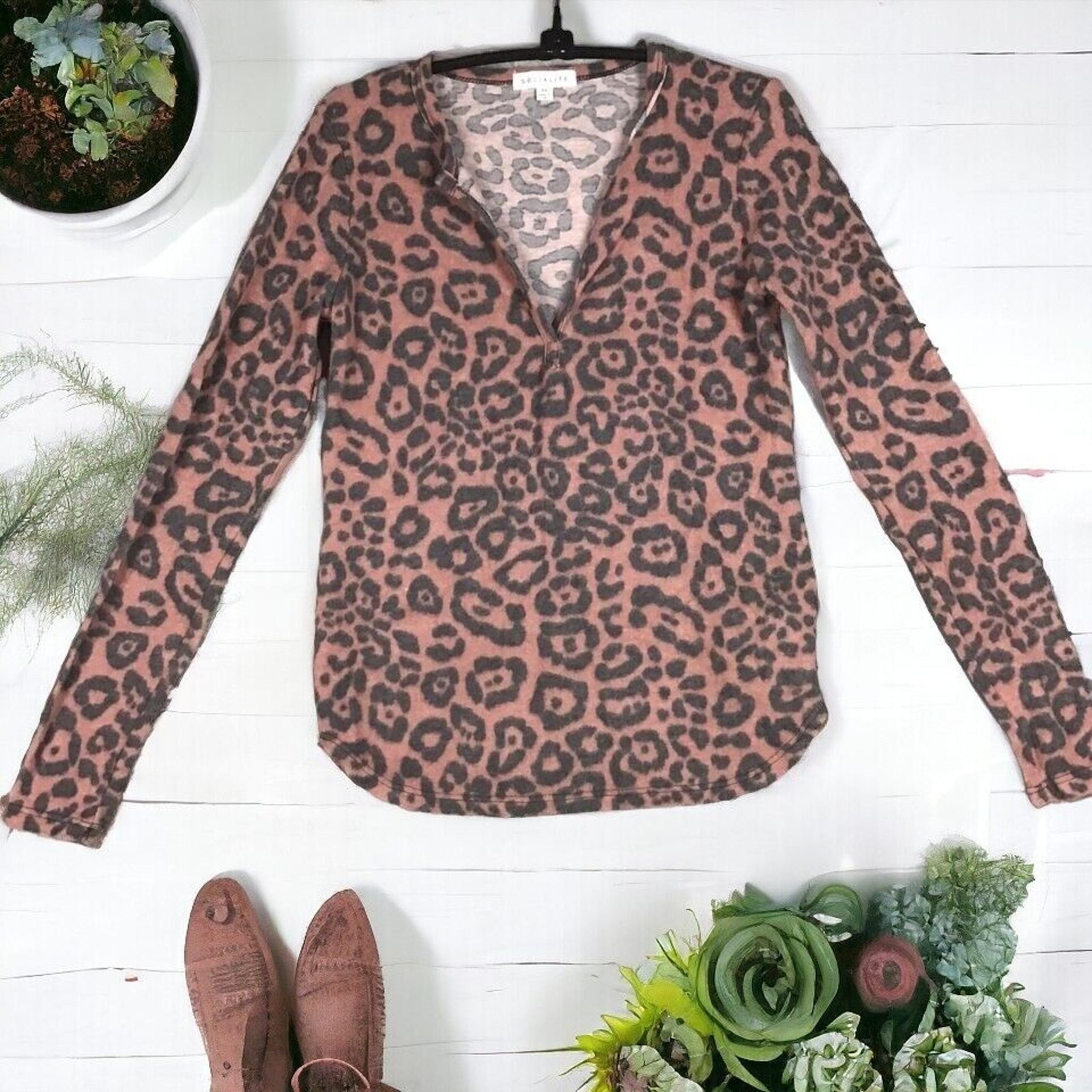 Socialite Womens Size X-Small Top Black Pink Long Sleeve Animal Print Soft Top