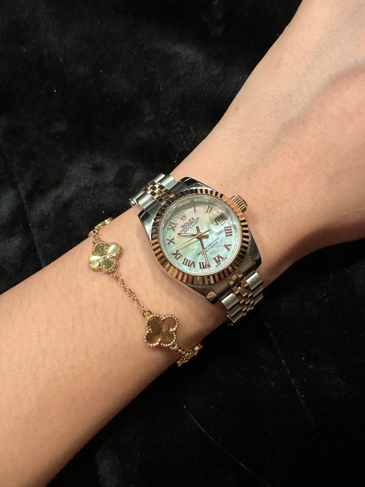 Small Gold like clover leaf bracelet
