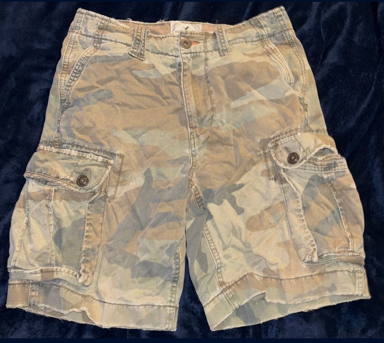 Vintage American Eagle Camouflage Cargo Shorts (32’ Men’s)