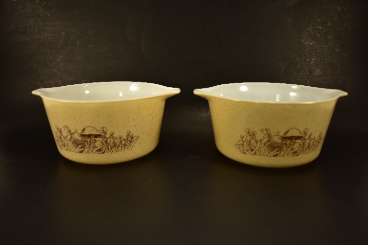 2 473-B PYREX FOREST FANCIES MUSHROOM CASSEROLE DISH SET WO/LIDS