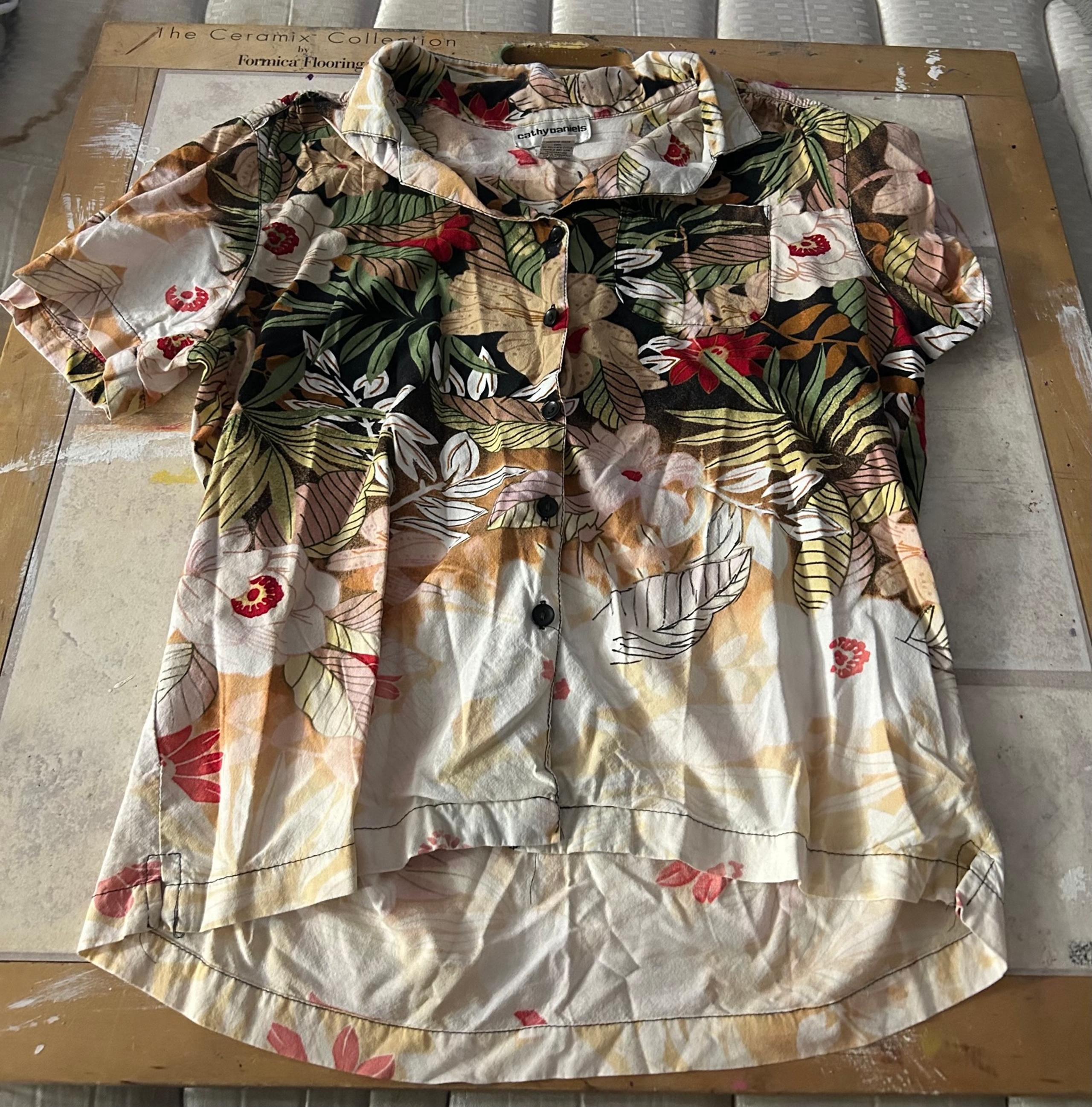 Cathy Daniels Women’s Floral Ombré Short Sleeve Button Up Blouse Size L