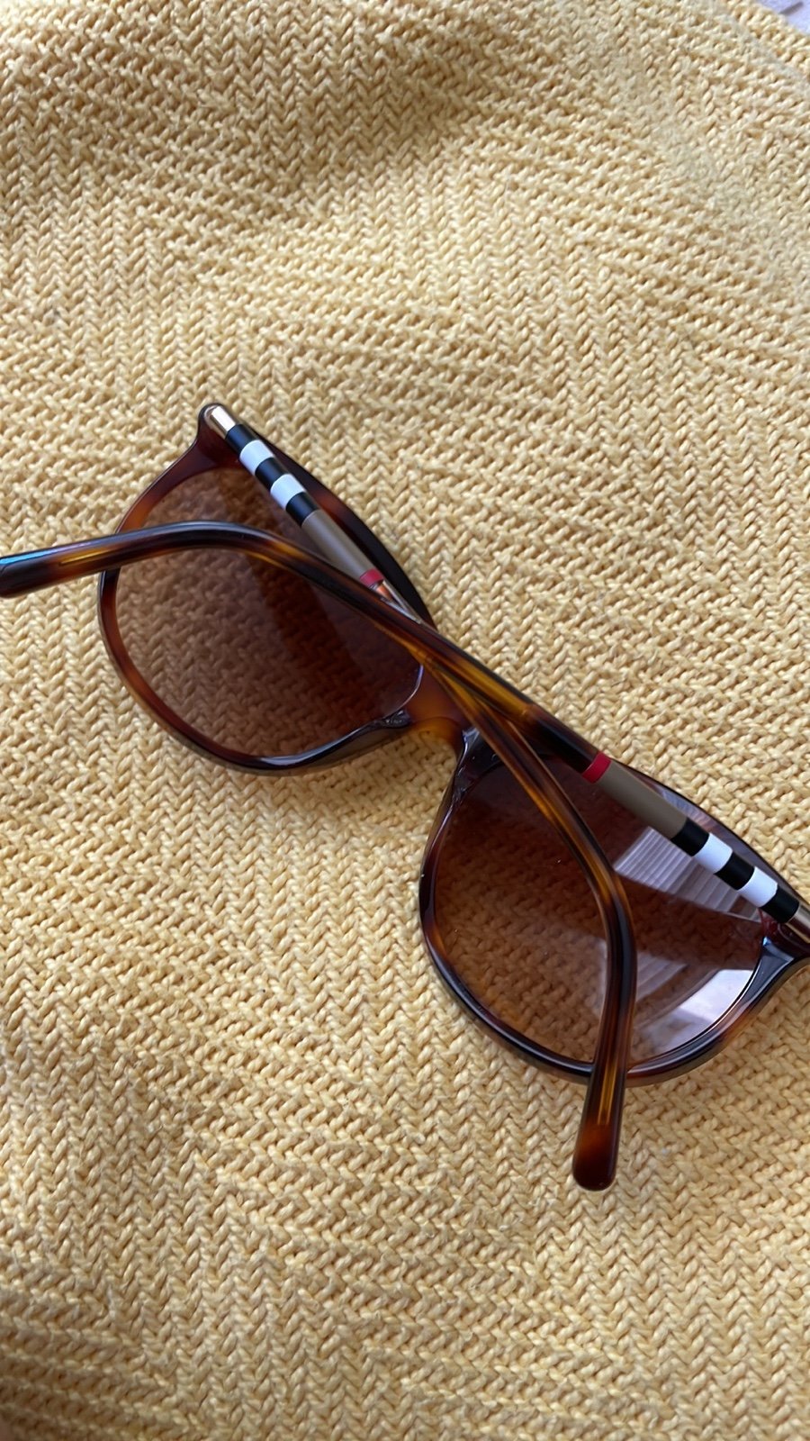 Burberry shops woman sunglasses