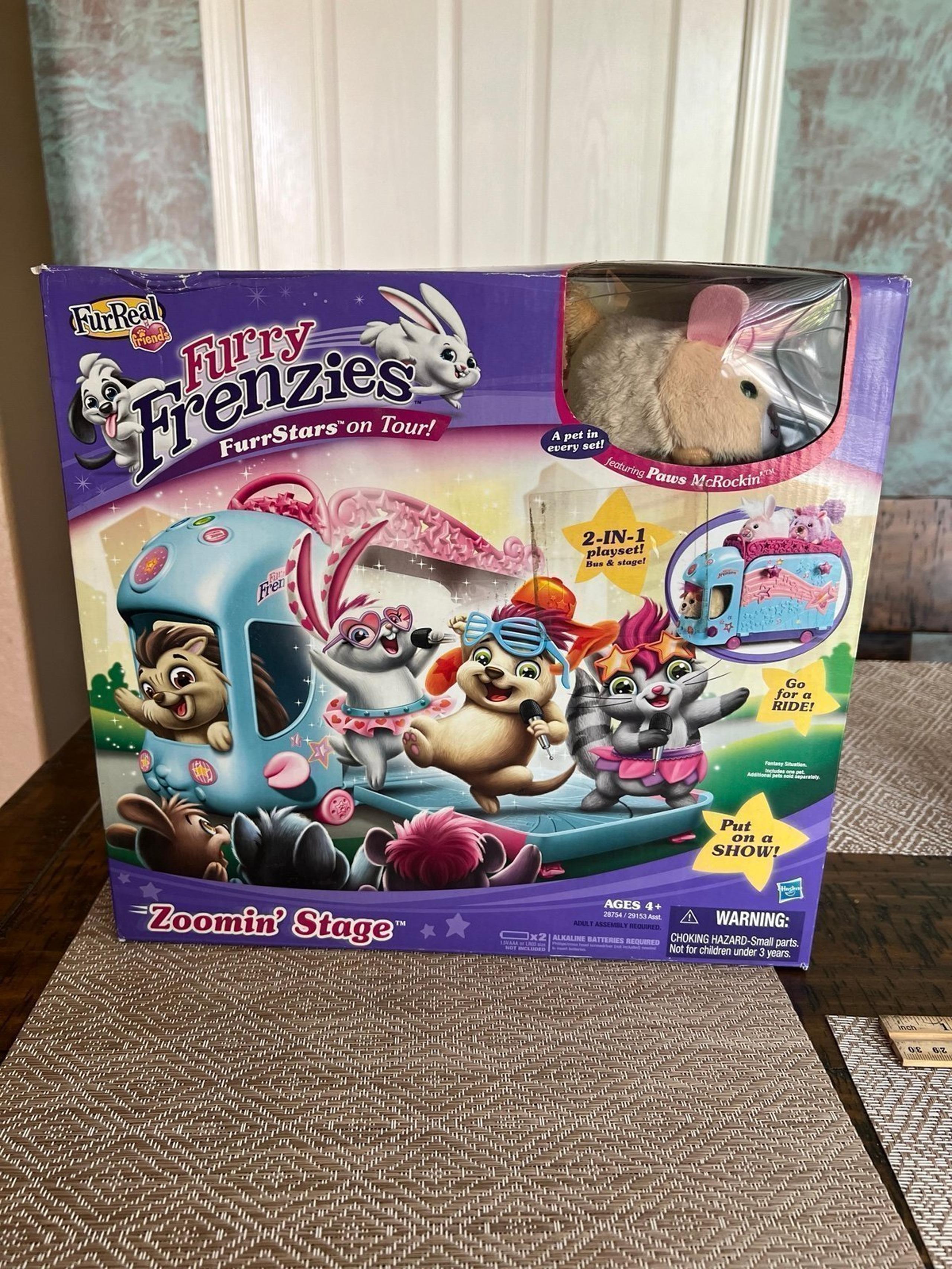 Furreal Friends Furry Frenzies Zoomin Stage 2 in 1 Playset w/ Paws McRockin Pet
