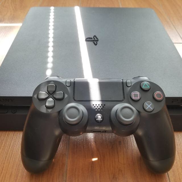 PlayStation 4 Slim NEGOTIABLE