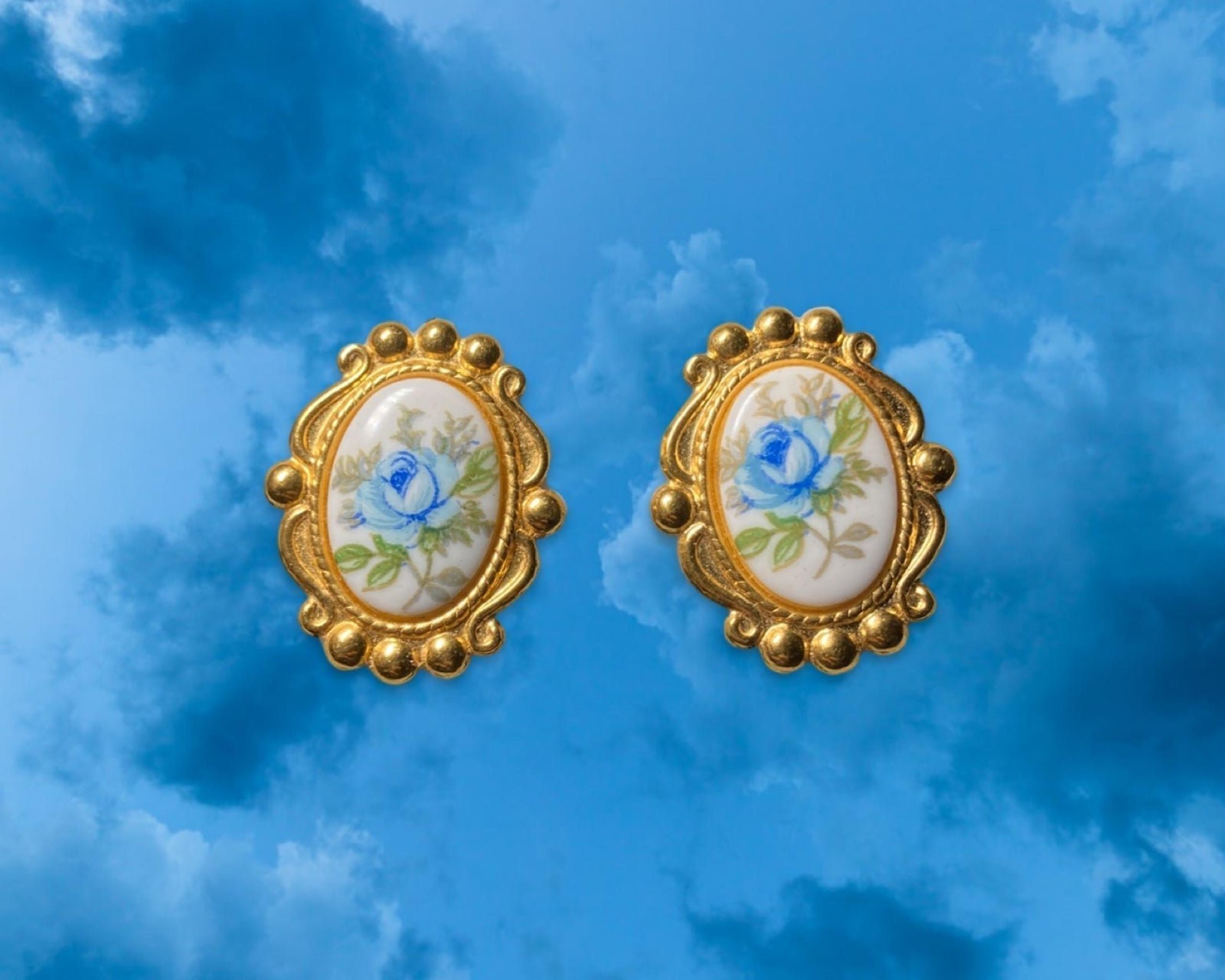 Vintage Estate Oval Gold Blue Flower Ornate Frame Stud Earrings