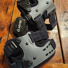 Aryse LT Side Knee Brace
