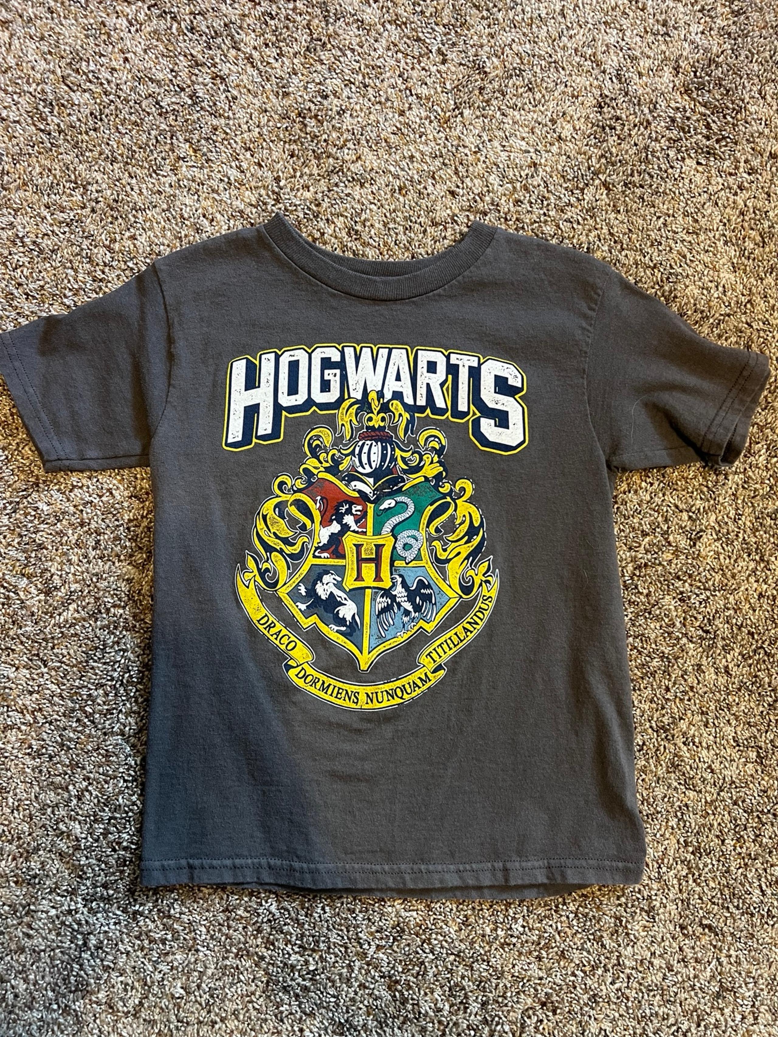 Harry Potty Hogwarts shirt