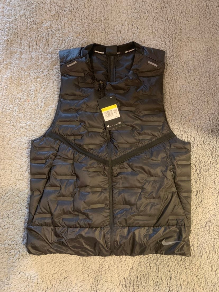 Nike Men’s Aeroloft Water Repel Reflective Running Gilet Vest CU7797-010 Small