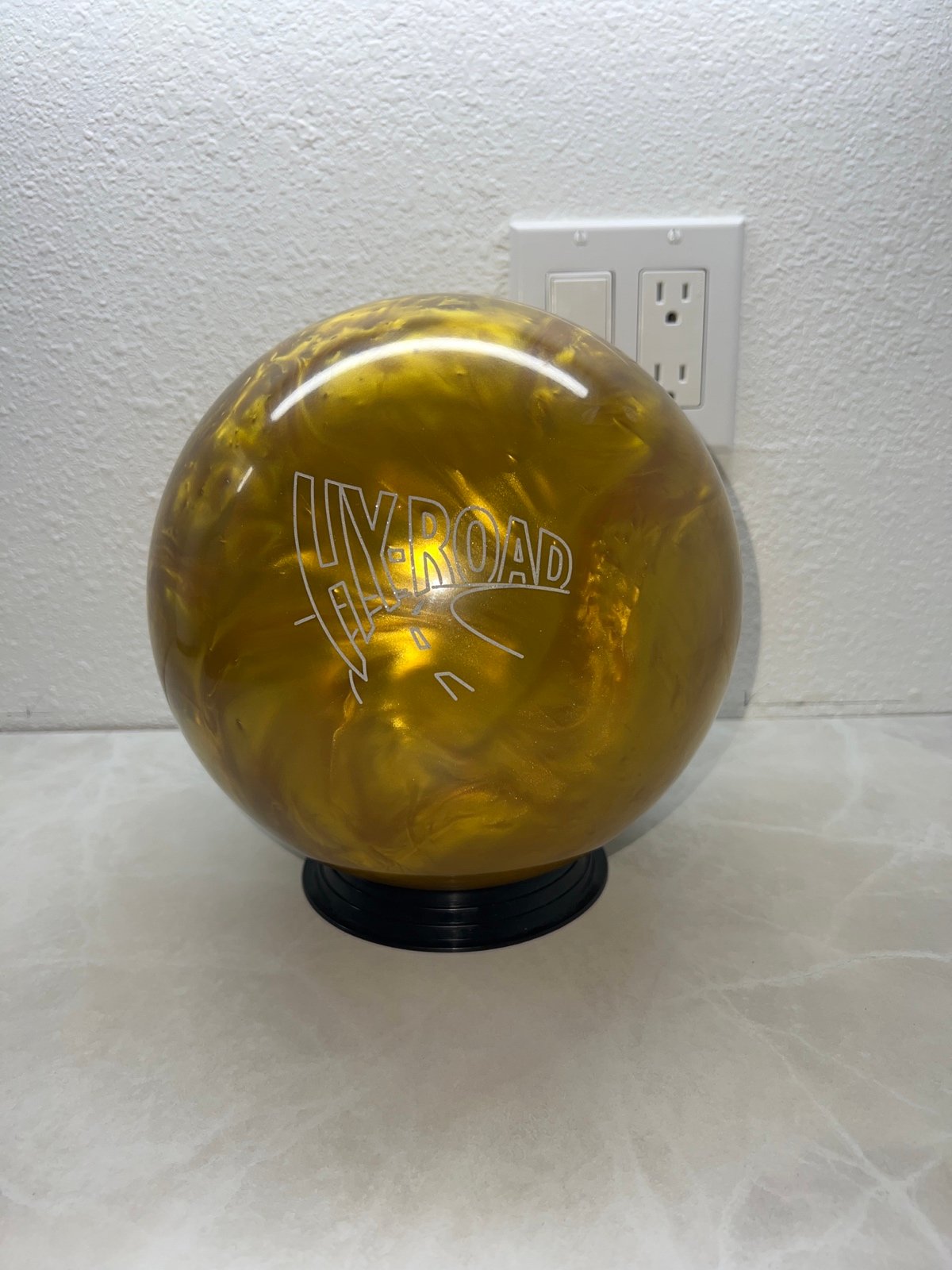 Overseas Storm Hy-Road Gold Pearl Bowling ball 15 pounds brand new