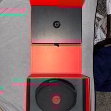 Beats by Dr. Dre Beats Solo2 Wireless in Red