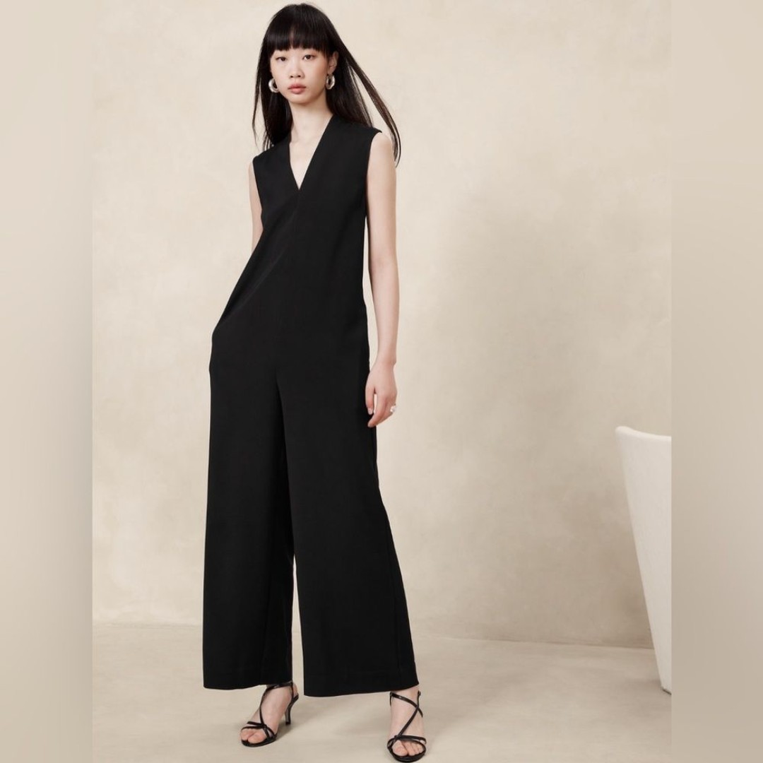 NWT! Banana Republic Black Luna Jumpsuit - Size 00 Petite