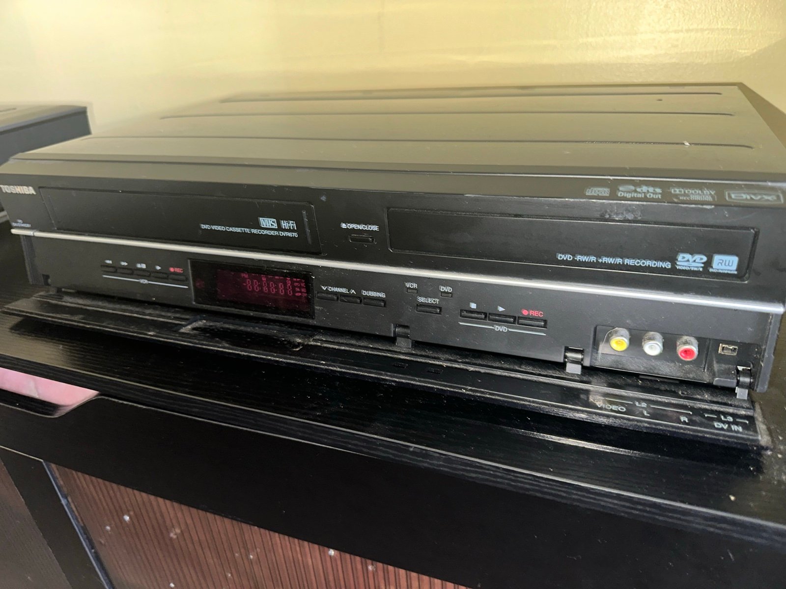 Toshiba DVR670 DVD & VHS Recorder Combo 1080p Upconversion