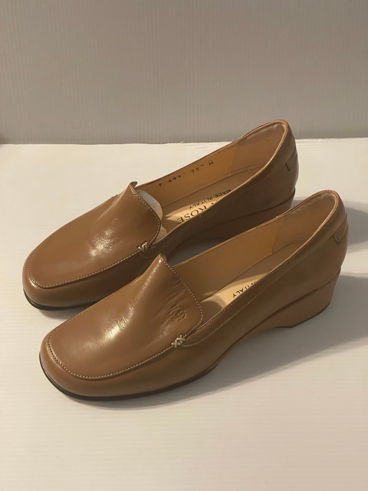 Taryn Rose Women’s Sz 5 Kiss Nappa Acorn/Brown Leather Flats N2YS22