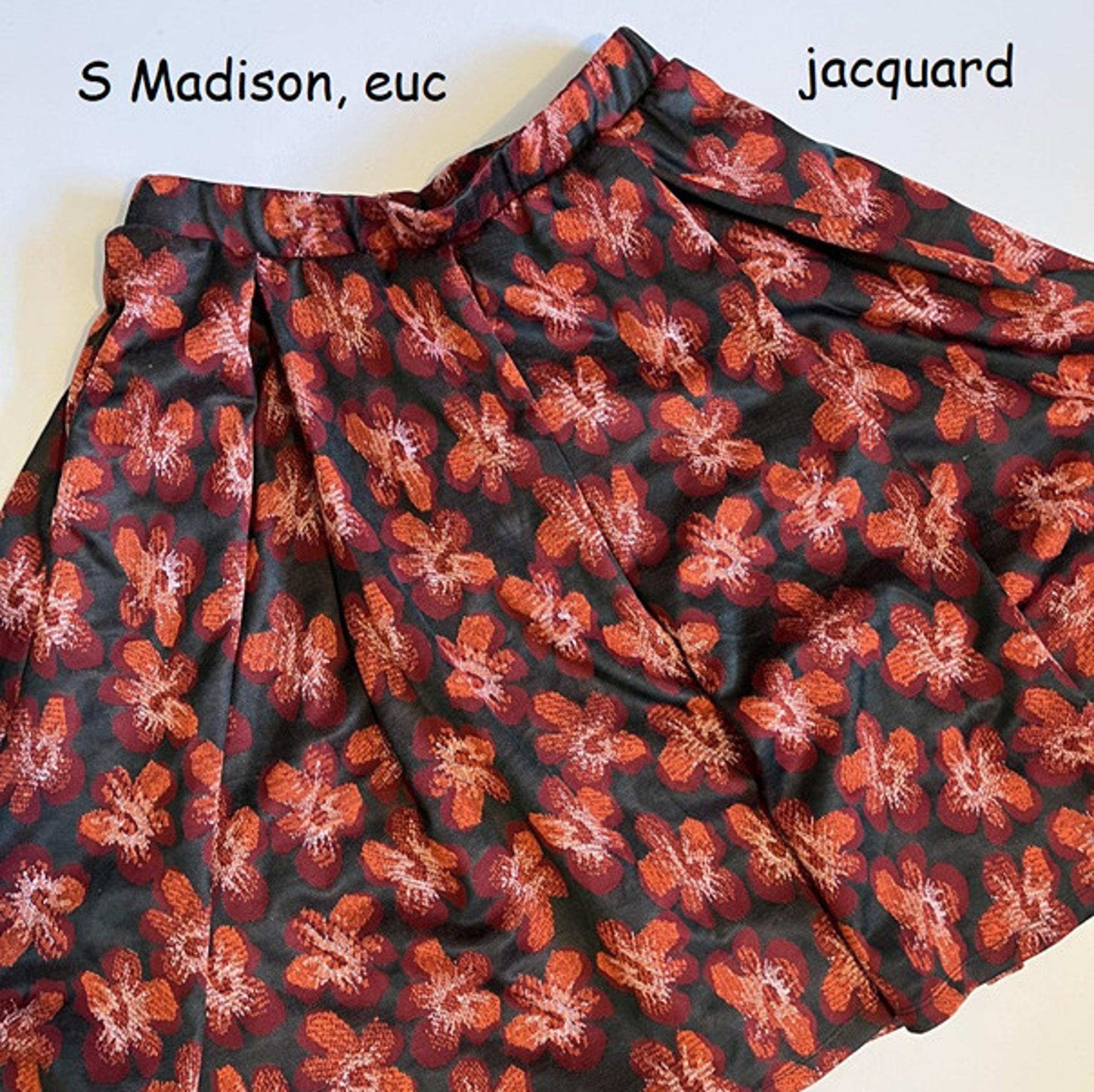 Small Lularoe Madison full skirt, jacquard grey with orange red flowers