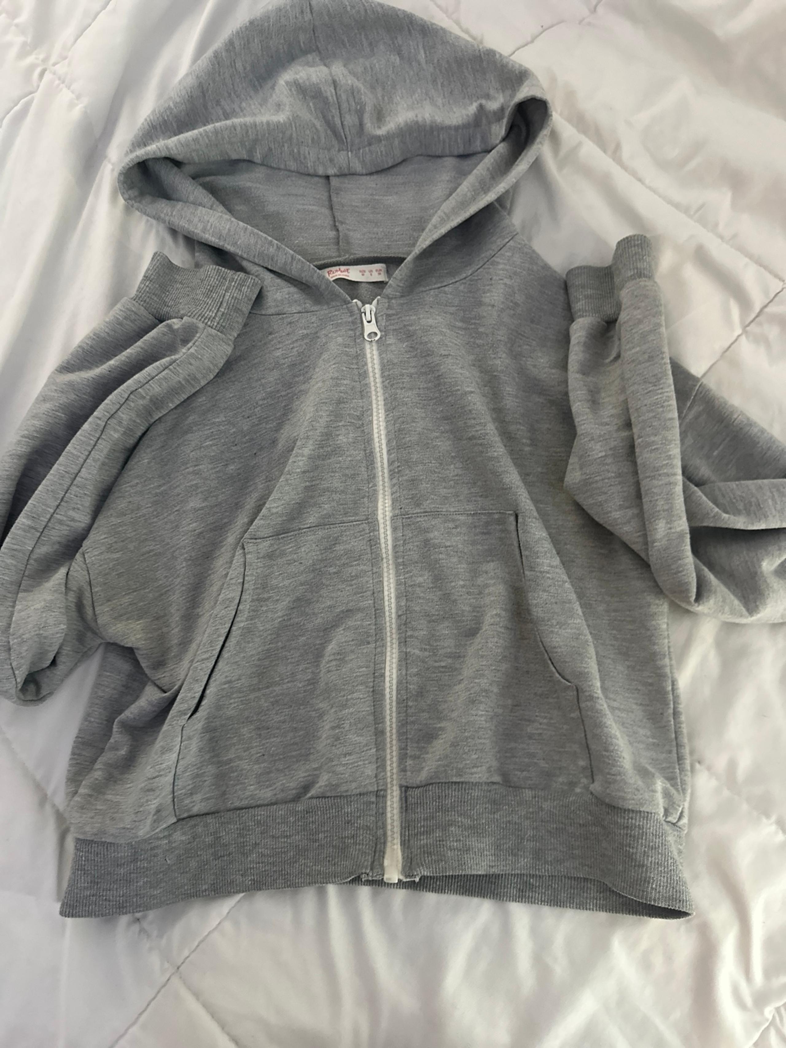 Zip up cropped gray jacket
