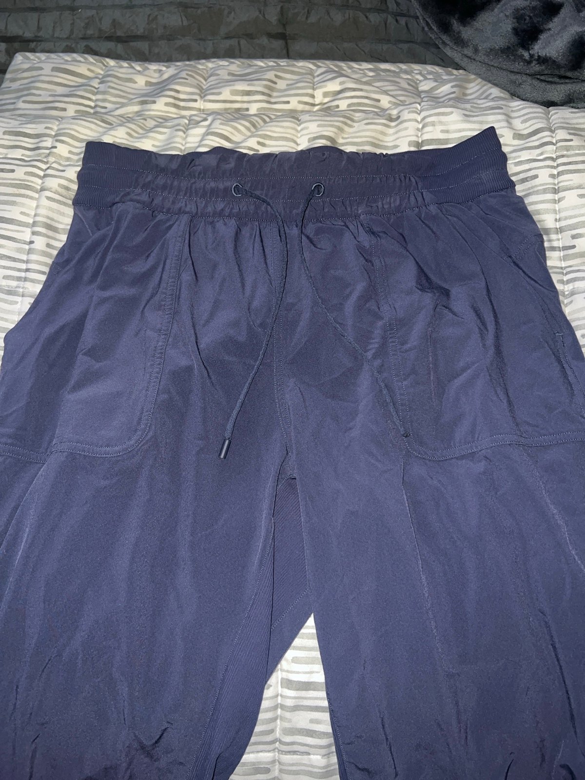 (10) Lululemon dance studio joggers