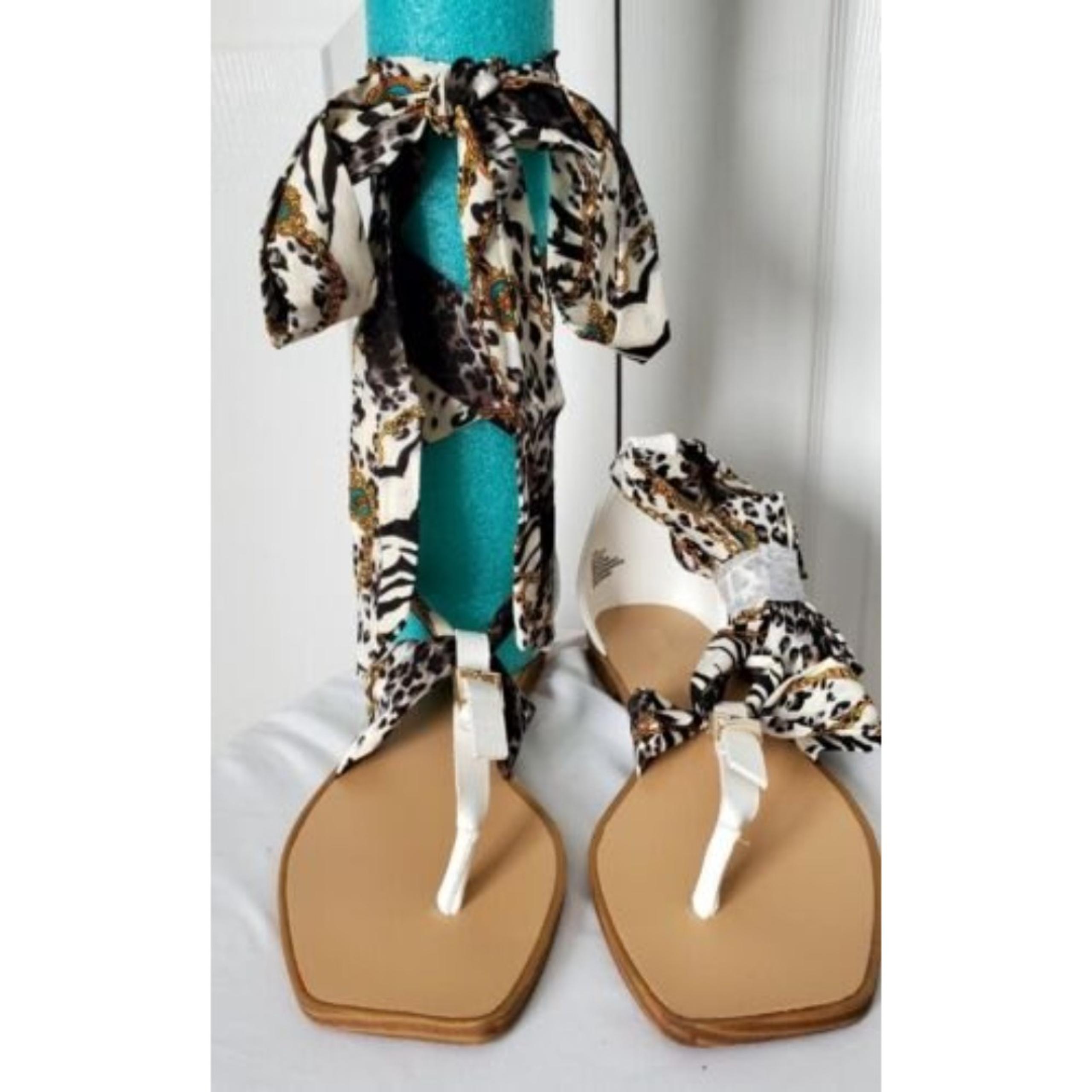 Shoe dazzle White Thong Sandals Animal Print Leg Lace up Shoes Size US 9 NEW