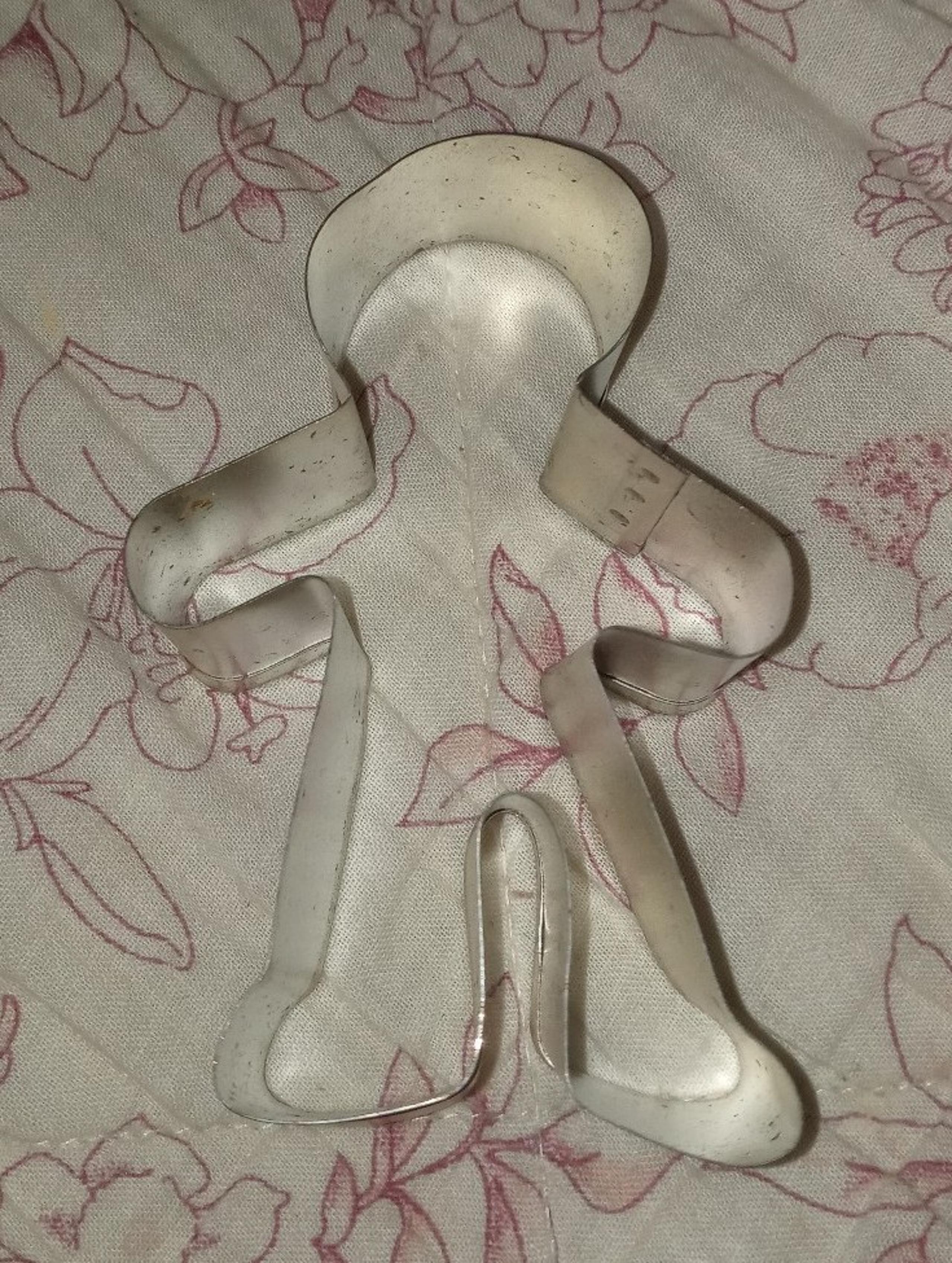 vintage metal gingerbread man cookie cutter