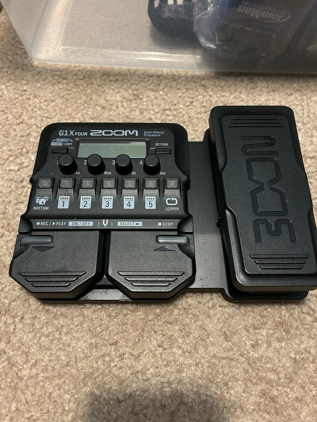 G1X FOUR Guitar Multi-Effects w/Expression Pedal | Zoom