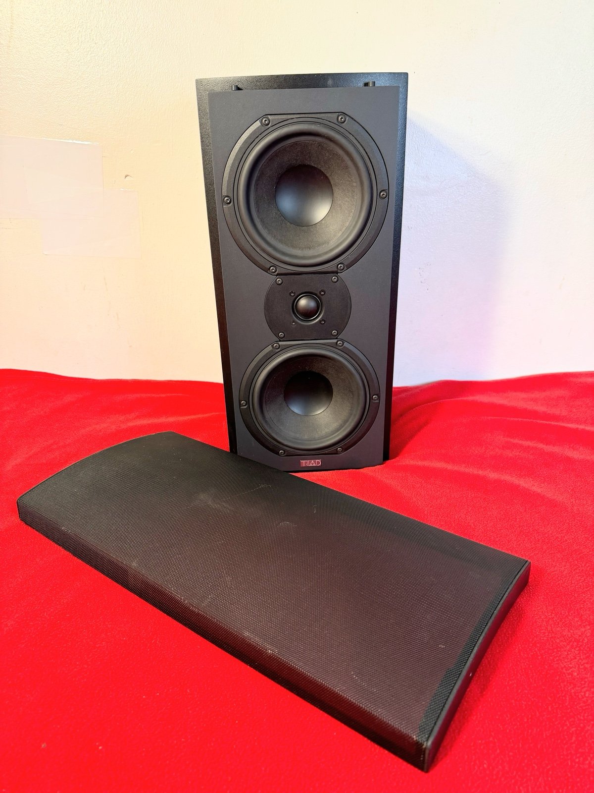 Triad InRoom Silver LCR 269705 Center Monitor black Speaker (Single )