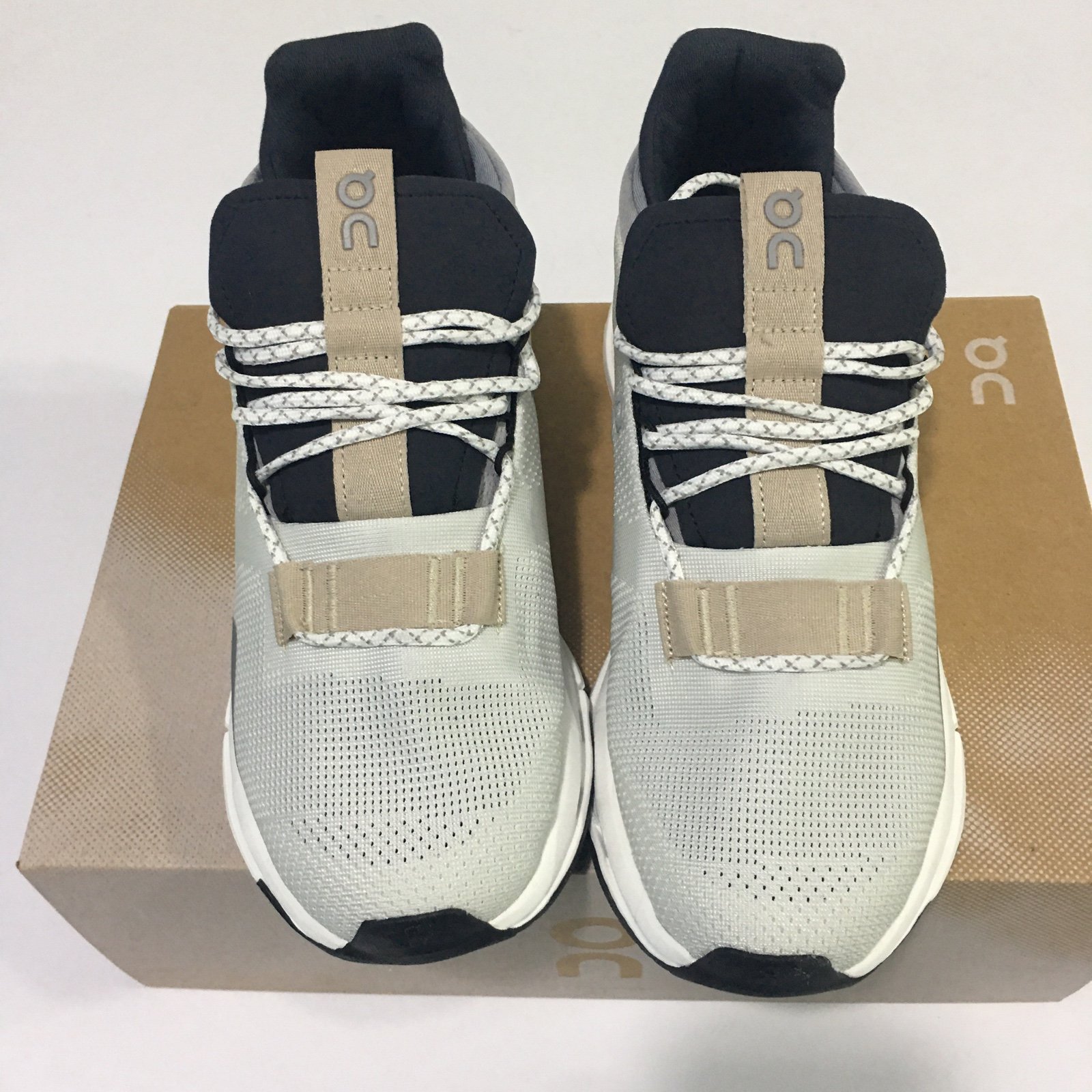 On cloud nova US 8 (women)
