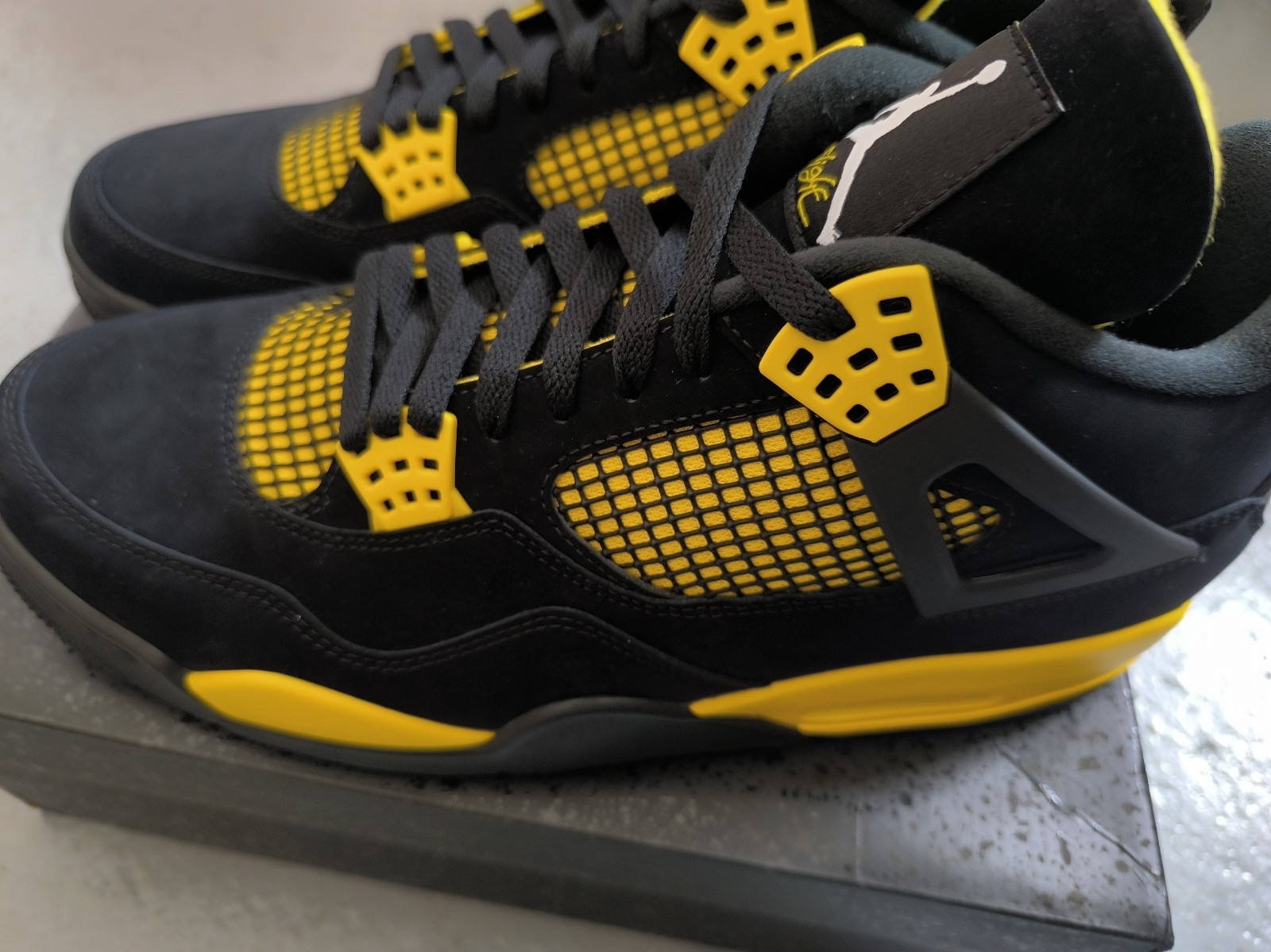 Size 13 Air Jordan 4 Retro Thunder 2023 Men DH6927-017