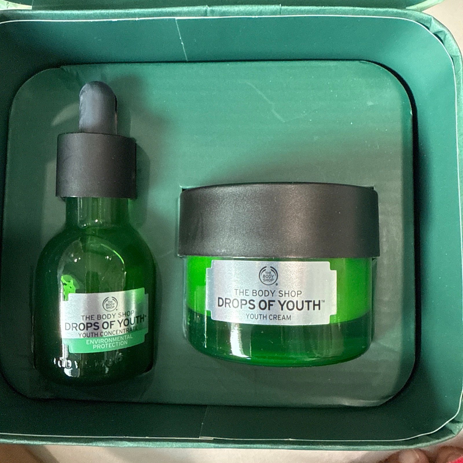 The Body Shop Drops  of Youth Youth Fresher Skin Kit