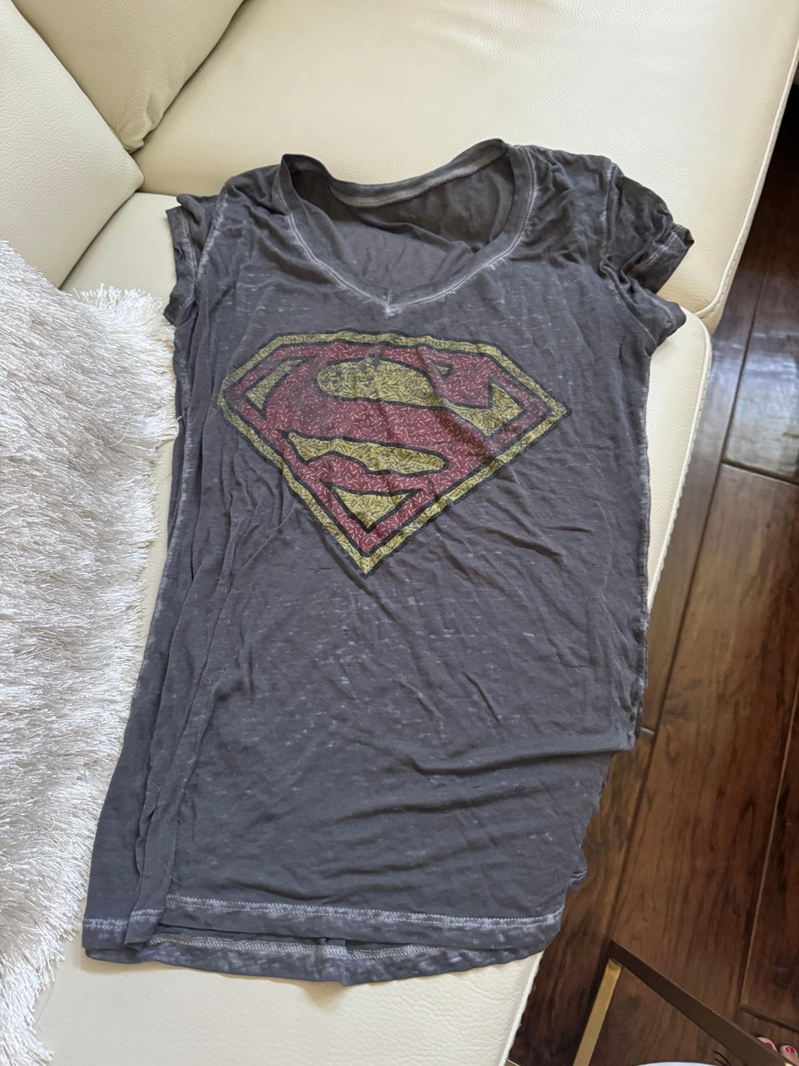 Superman Distressed Tee T Shirt Graphic Logo Short Sleeves red Yellow Gray