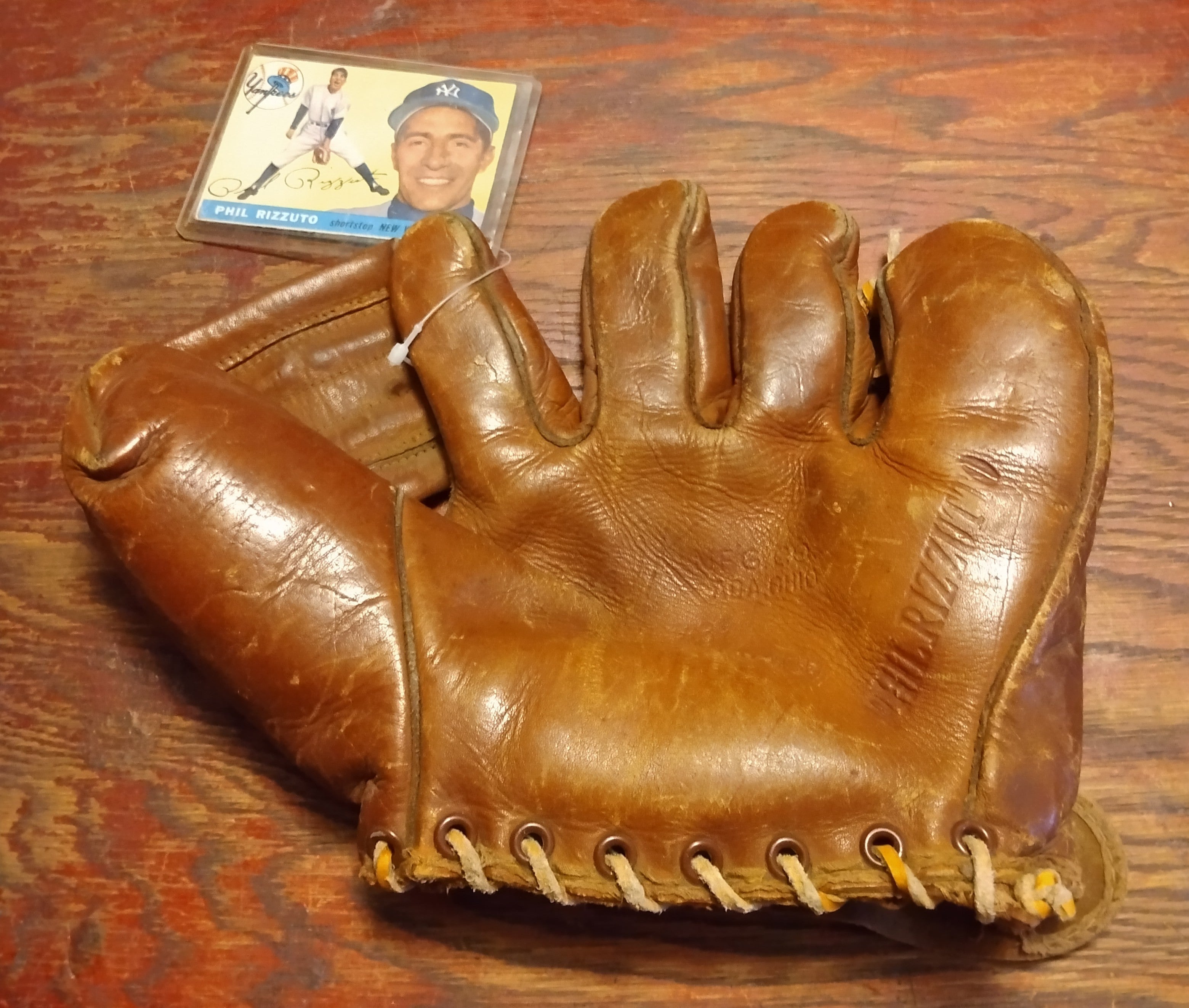 Vintage Phil Rizzuto Baseball Glove - detail