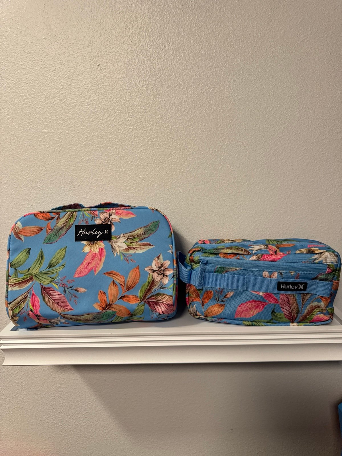 Hurley Cosmetic Bag Travel Bag set Make Up Bag Blue Tropical Print NWT