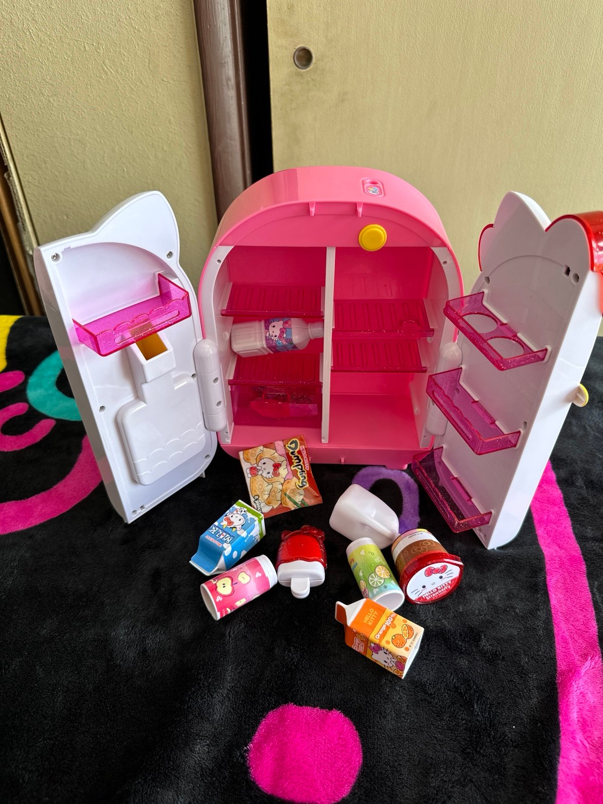 Sanior Hello Kitty Mini Fridge