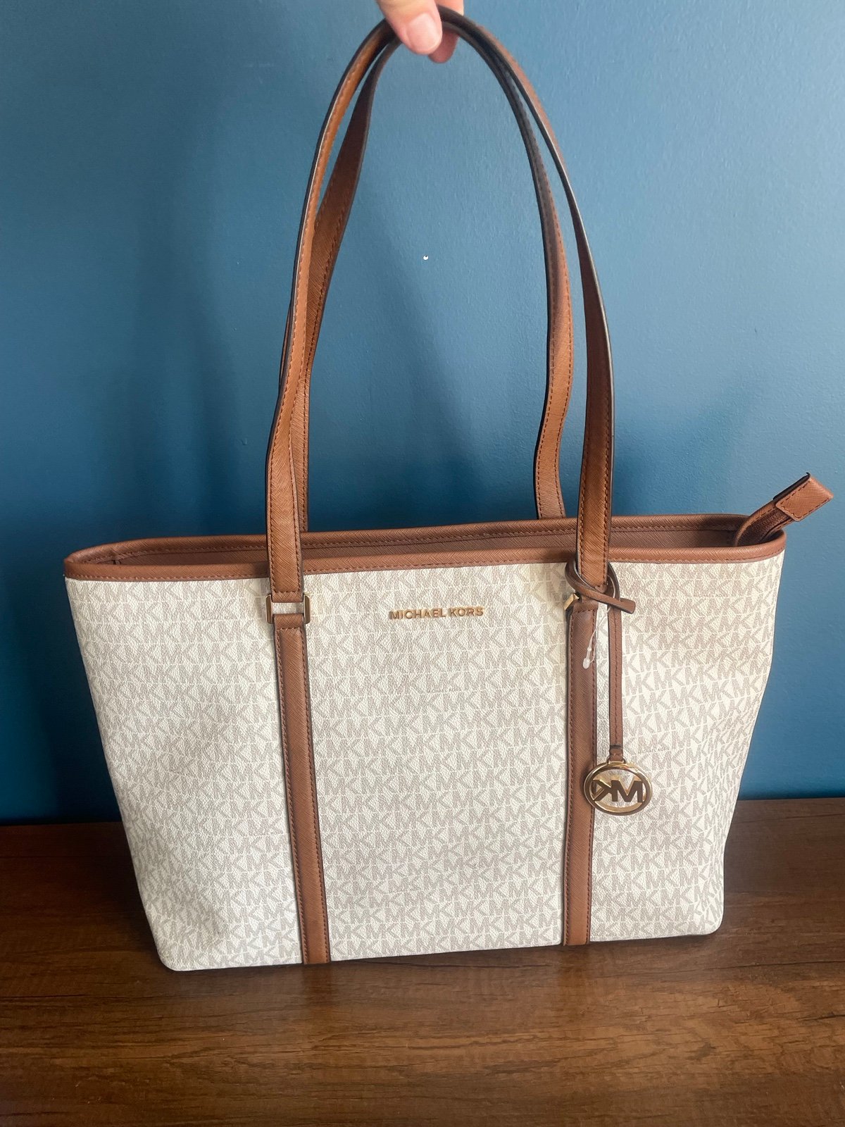 Michael Kors Signature Sady Jet Set Large Top Zip Tote Shoulder Handbag MK Logo