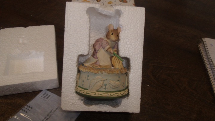Beatrix Potter Humca Mumca mouse sweeping musical Swan Lake