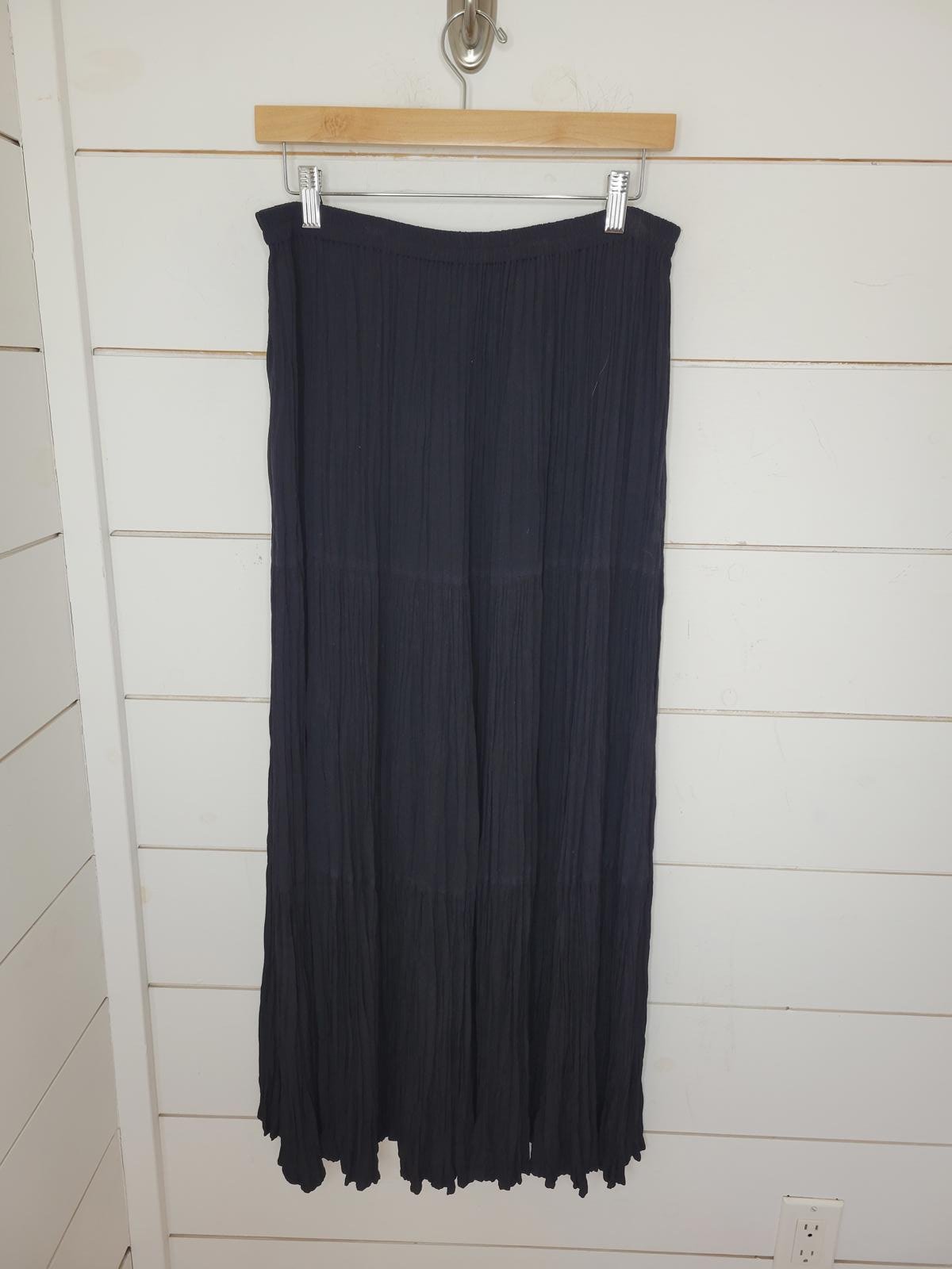 Double D Ranch Wear medium black tiered pleated maxi skirt
