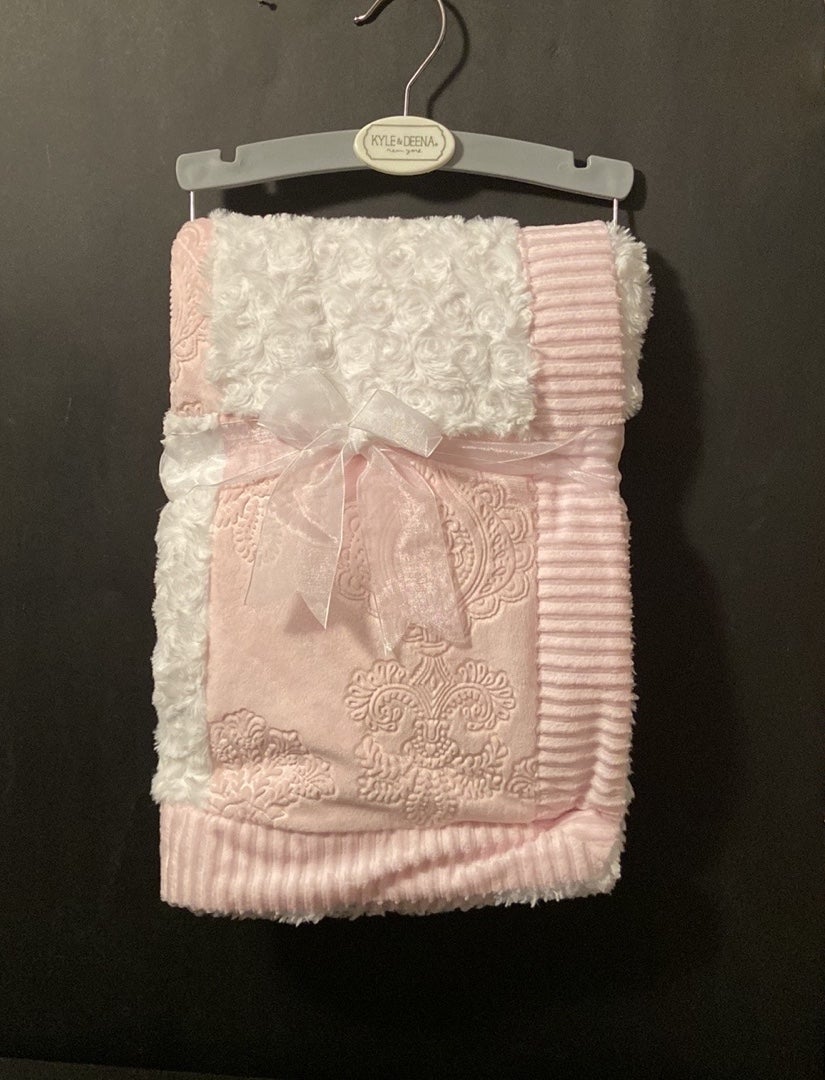 KYLE AND & DEENA BABY GIRL BLANKET PINK ROSE SWIRL FUR BLANKET FLUFFY WHITE NEW