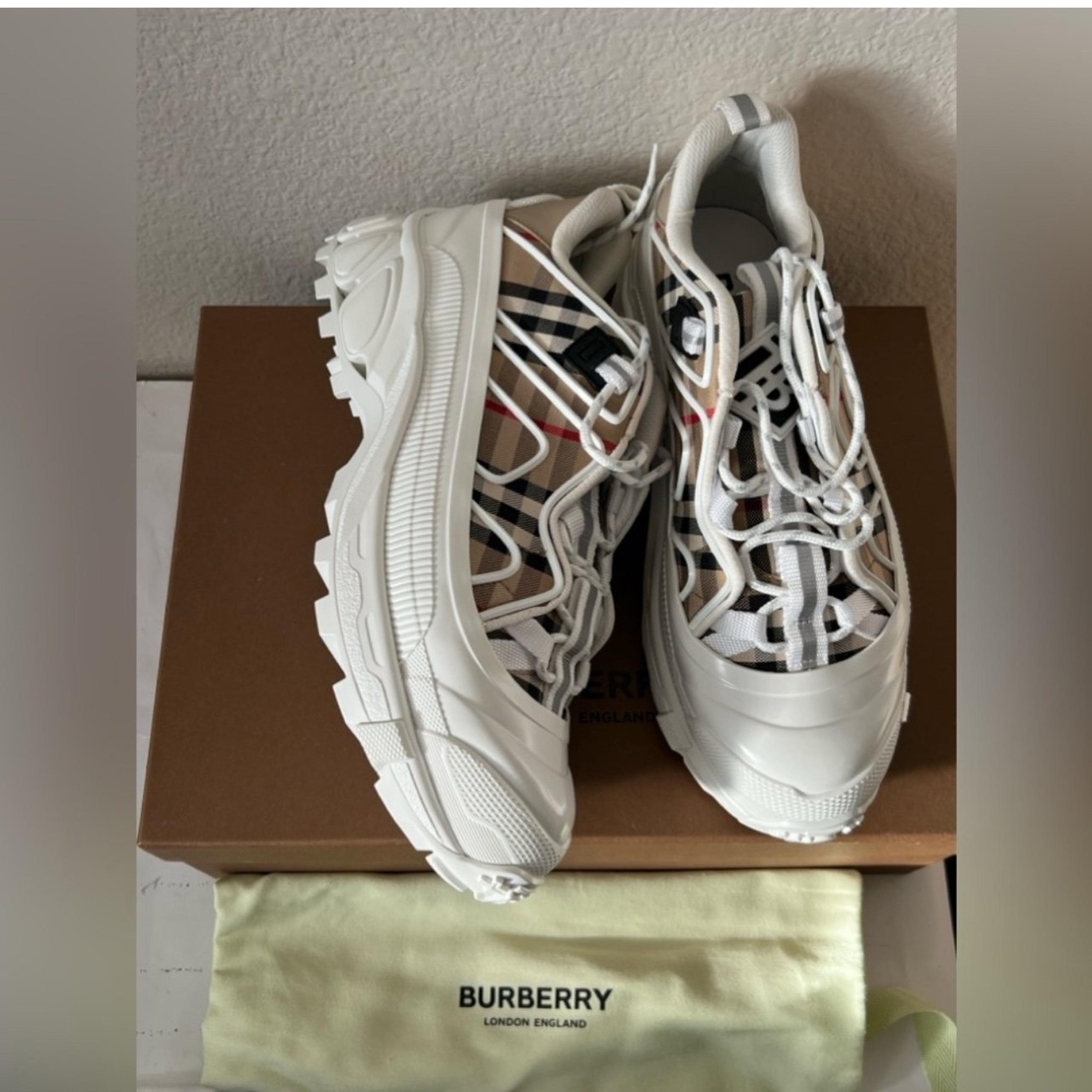 Burberry Arthur Women's Archive Beige/White Low-Top Sneakers Size 42EU/11US