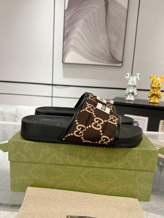 slippers
