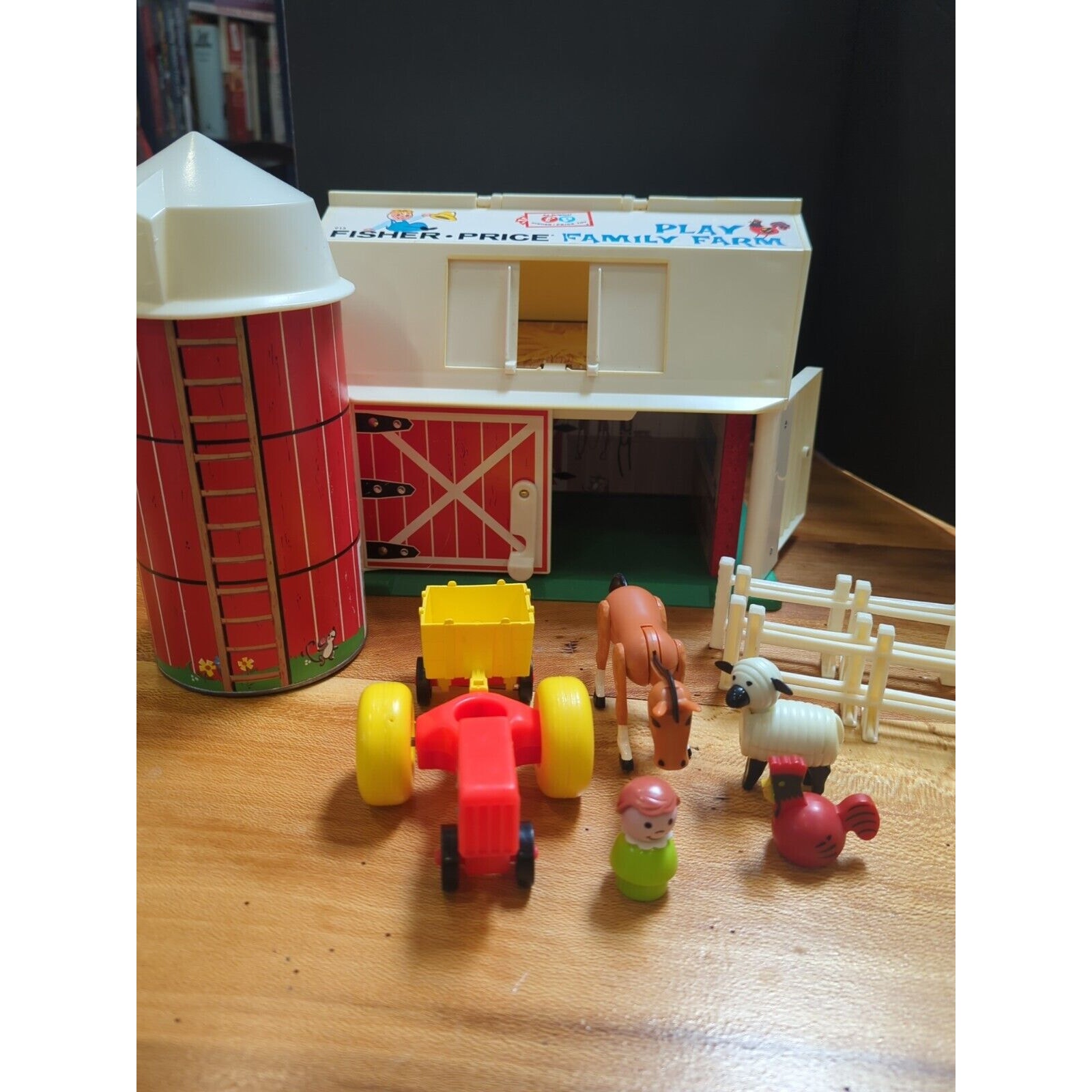 VTG Fisher Price Little People Play Family Farm Set #915 W/BOX W/Pieces As Shown