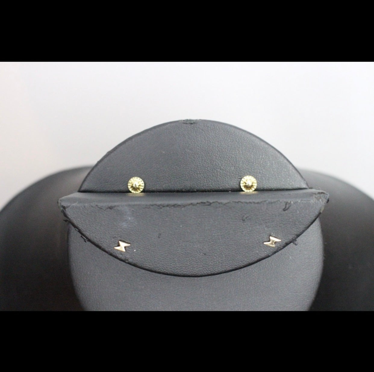14 k gold Studs reversible ( can be worn 2 ways)