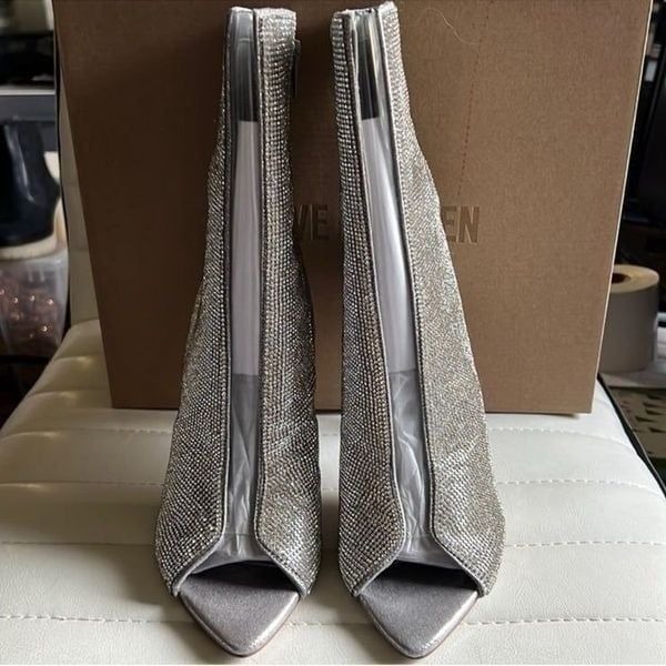 NWT Steve Madden stylish silver vegan booties 7​
