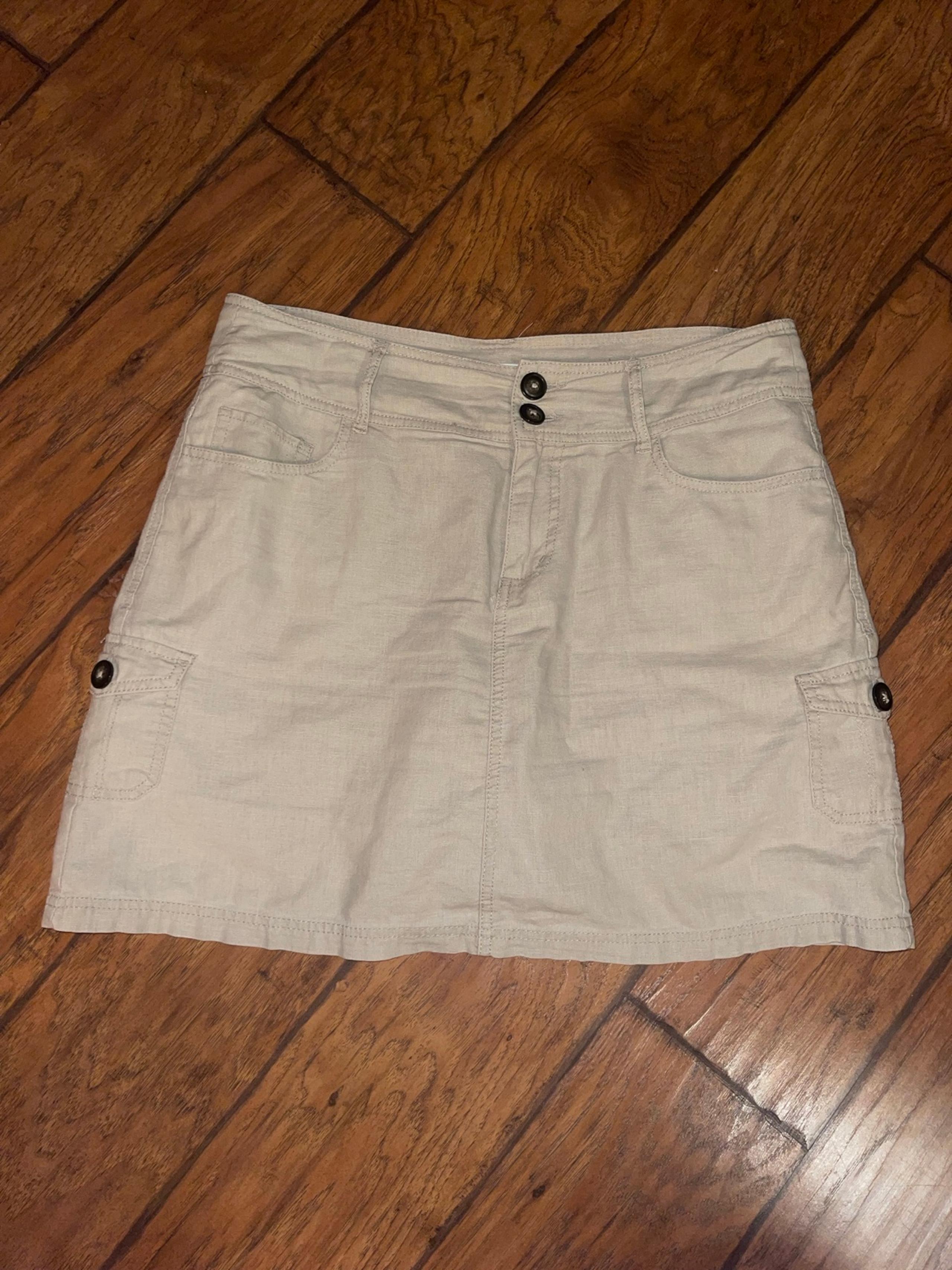 Christopher & Banks khaki cargo Skirt size 8 EUC under shorts