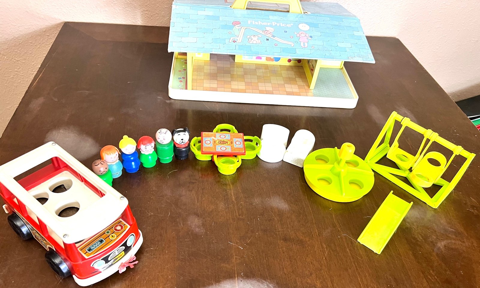 FISHER PRICE~VINTAGE~RARE FINDINGS 1978~Play Family Nursery School #929