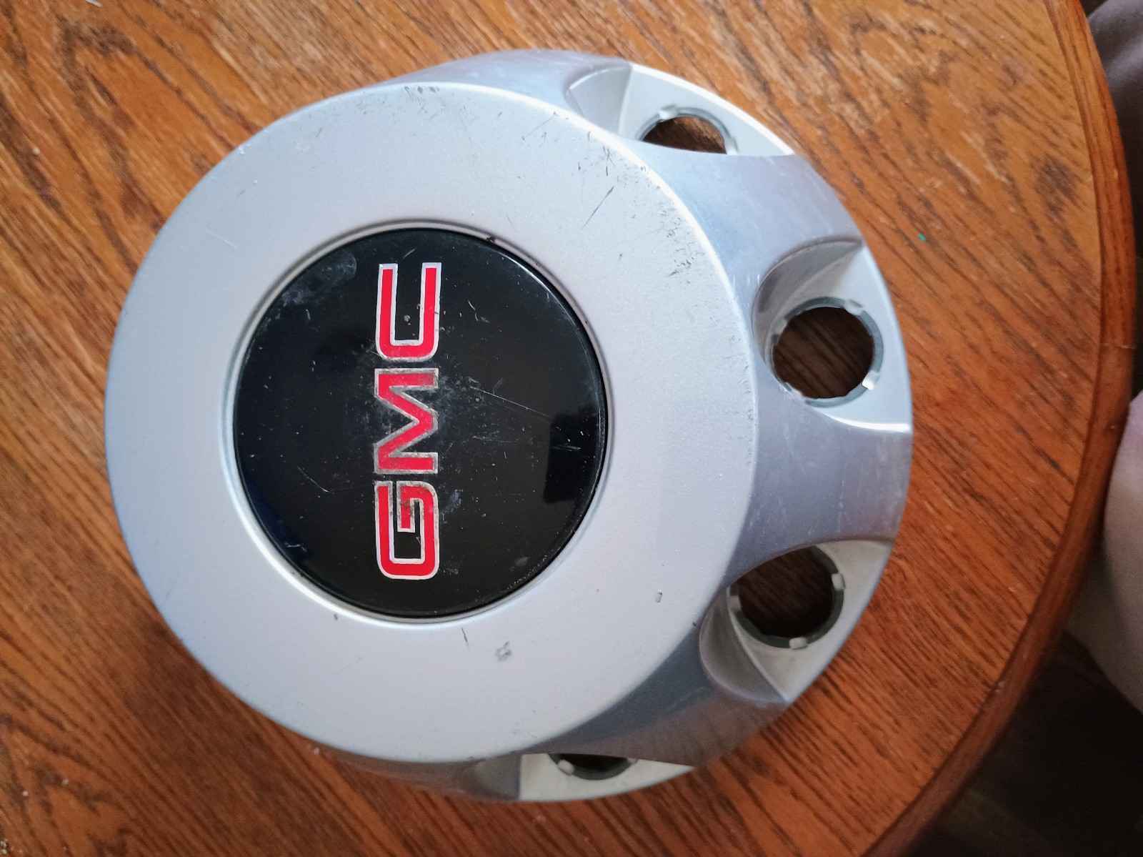 REAR GMC Sierra 3500HD 9597805 Wheel Center Rim Cap Cover 8 Lug GM SILVER (A27)