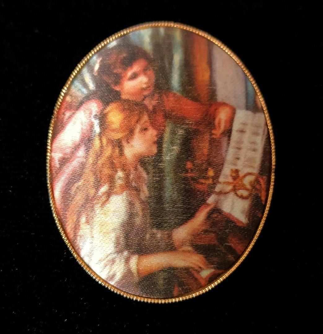 A woman playing the piano, oil painting, art brooch, h97