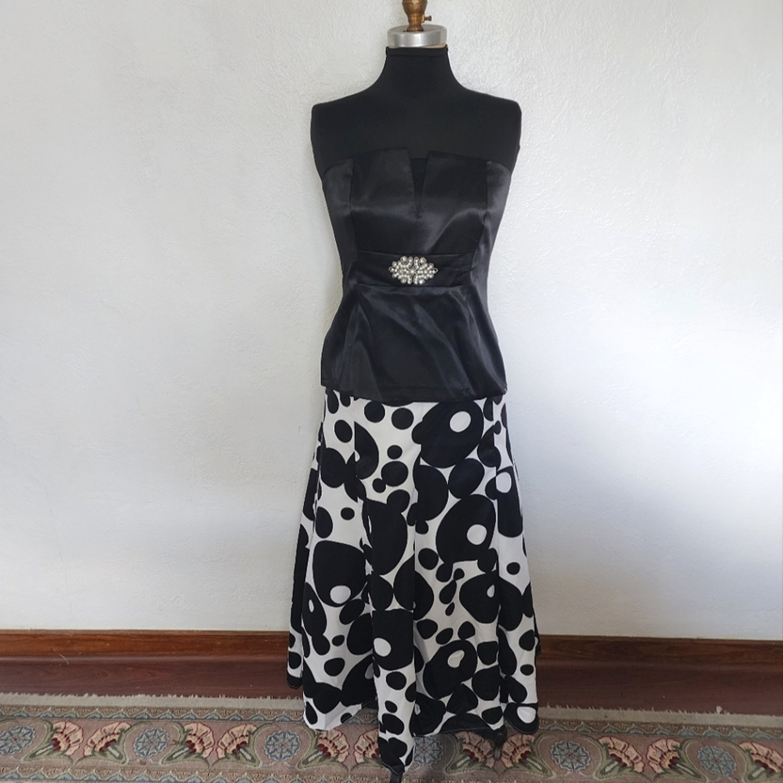 Venus 2 Piece Formal Dress with Corset Black & White Circle Print Size 14