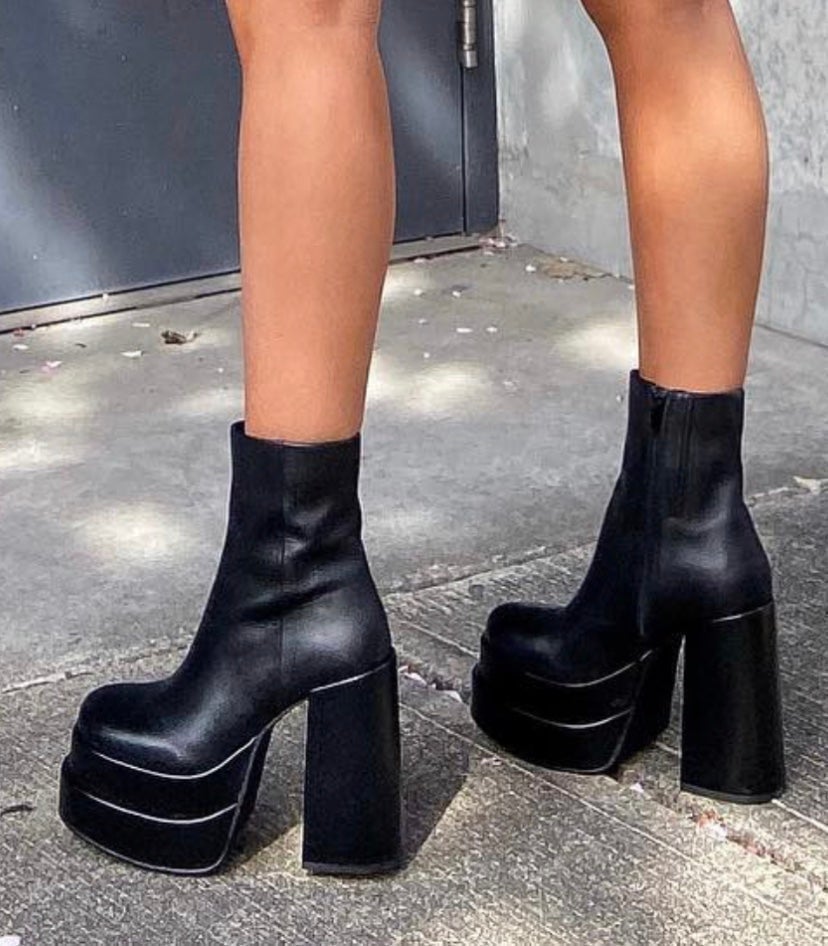 NEW STEVE MADDEN COBRA PLATFORM BLACK LEATHER BOOTS