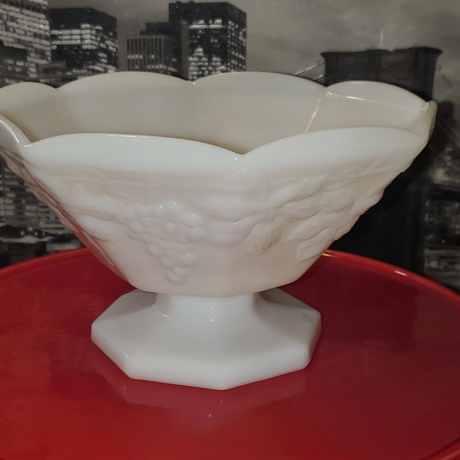 Vintage Westmoreland Large Milk Glass Fruit grape Basket pattern Bowl