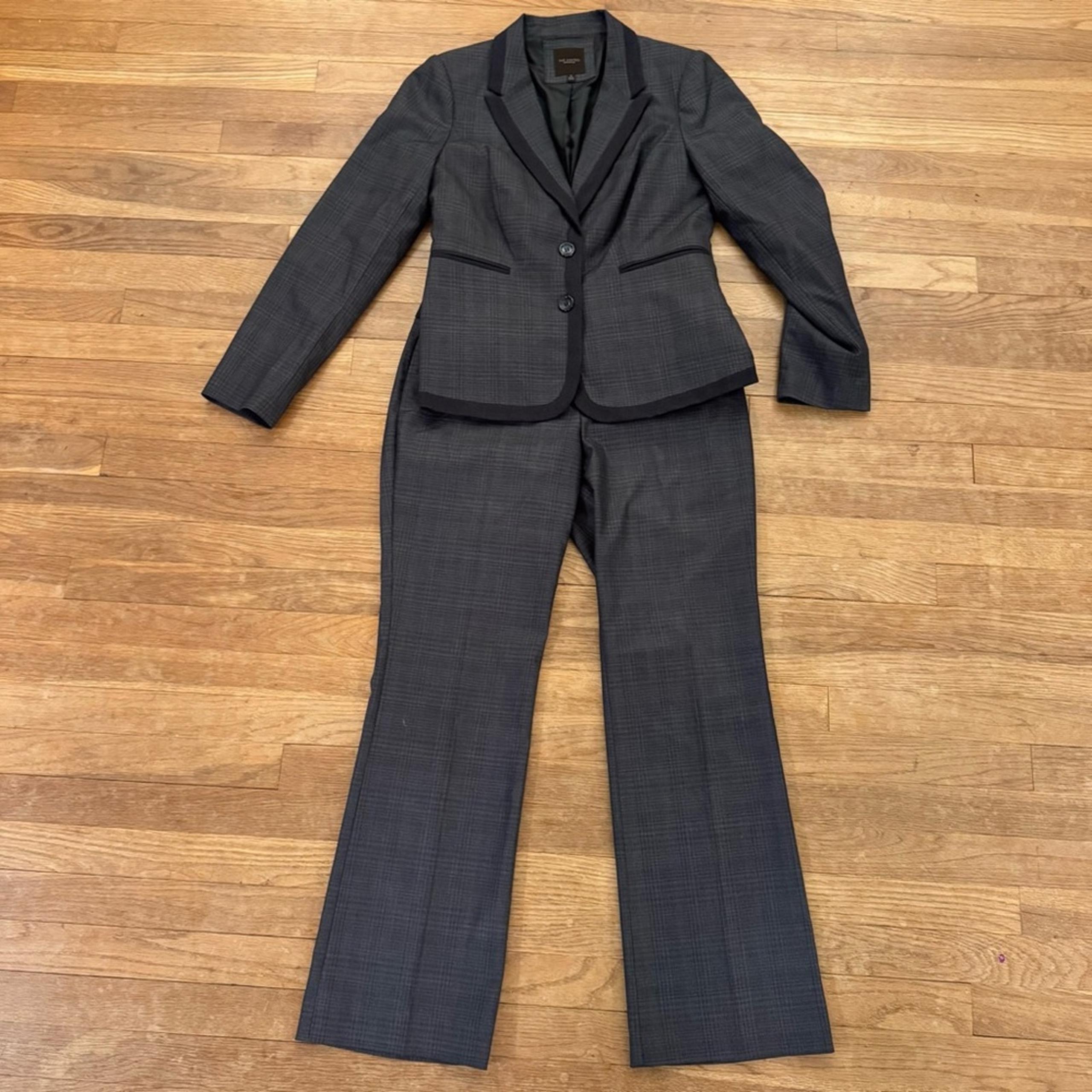 The Limited two-piece gray plaid tuxedo style two button blazer/pants sz 8
 b35