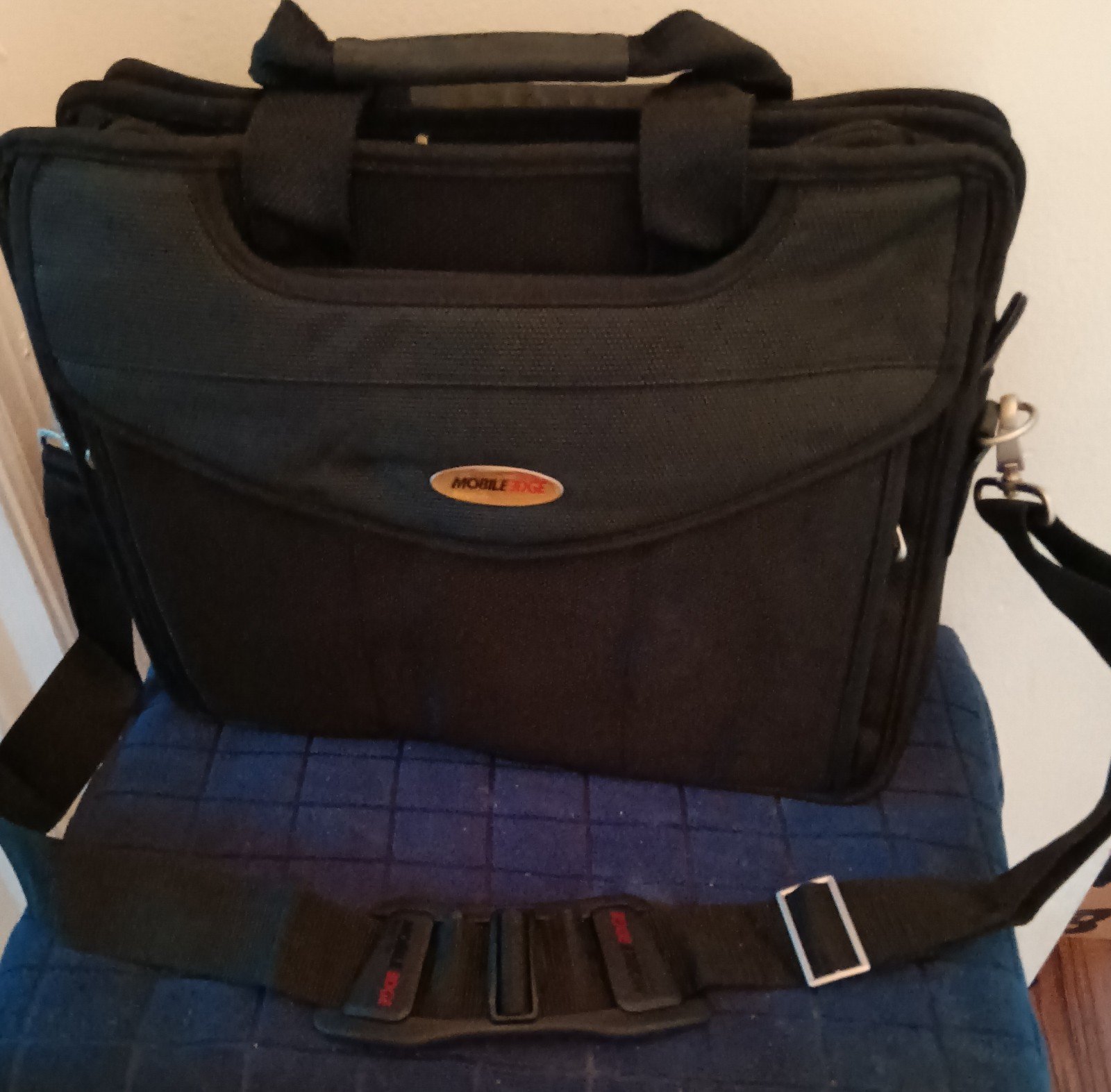 Mobile Edge E, Collection 16 Brief Case, Laptop, Tablet Carrier, W/Straps! New